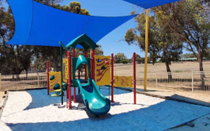 Quartz Stone Park, Local Facilities in Pingelly