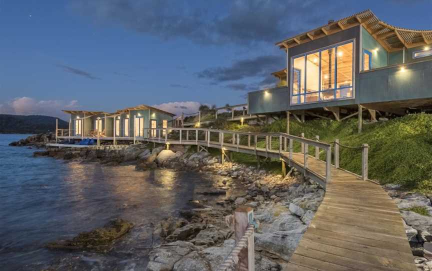 Picnic Island, Accommodation in Coles Bay