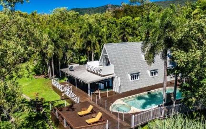 Cottonwood - Private Beachfront, Oak Beach, QLD