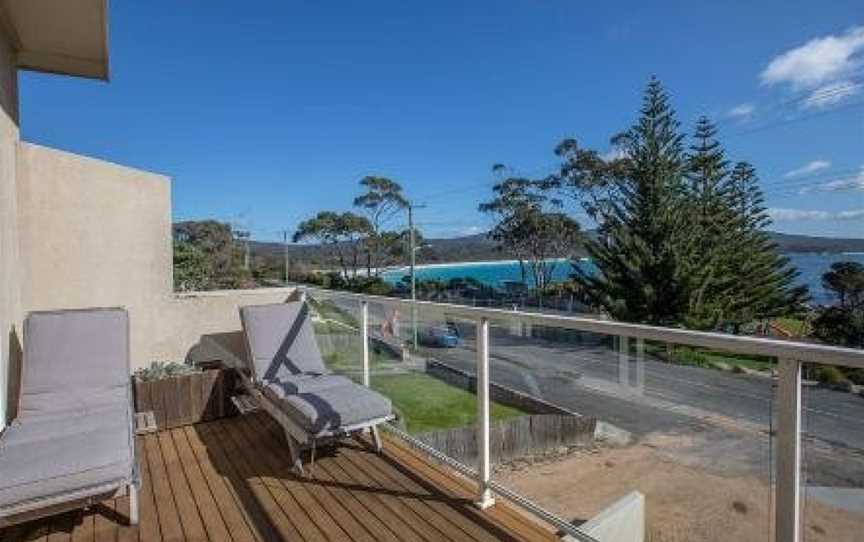 Quarterdeck Apartment, Binalong Bay, TAS