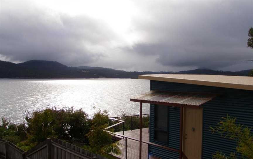 Larus Waterfront Cottage, White Beach, TAS