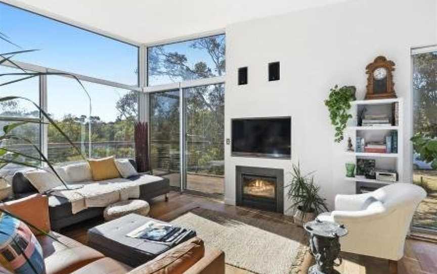 Bristlebird - Beach 650m, Pets, Fireplace, Linen, 4 bdrm, WiFi, Aireys Inlet, VIC