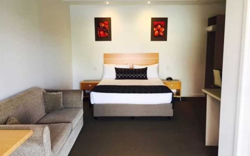 Burkes Hotel Motel, Accommodation in Yarrawonga