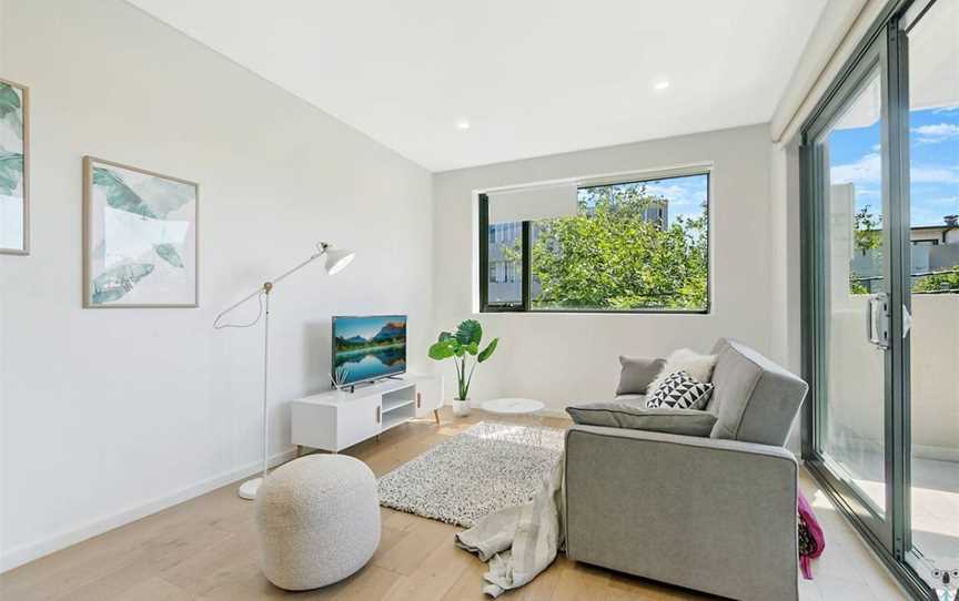 3KMs to CITY | KOZY 2BED APT + FREE PARKING, Waterloo, NSW