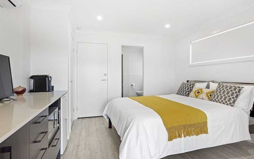 Dolphin Studio Apartment, 1a Ocean Street, Fishermans Bay, NSW