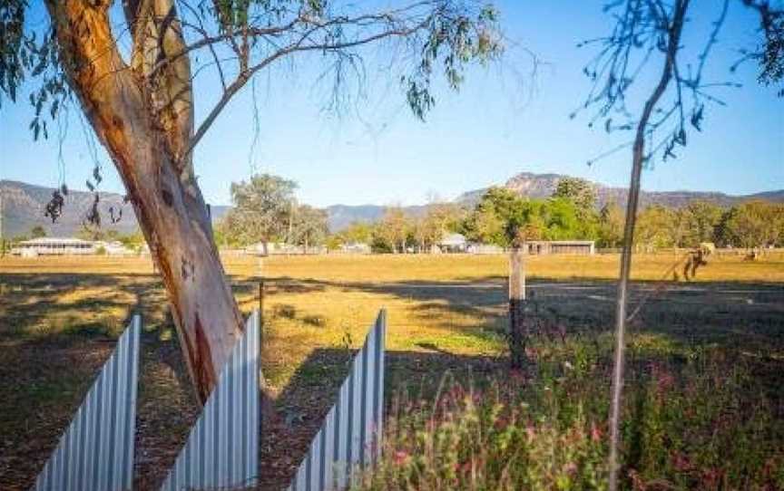 Red Tractor Retreat, Broke, NSW