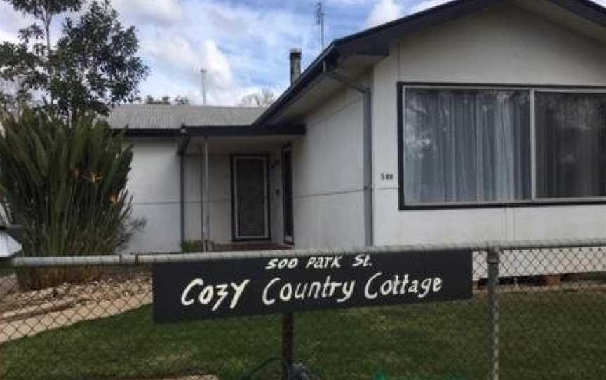 Cosy Country Cottage with AirCon, Hay, NSW