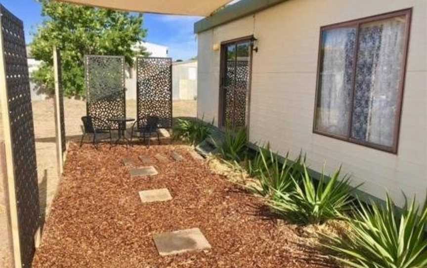 Cute Private Studio Flat with AIRCON!, Hay, NSW