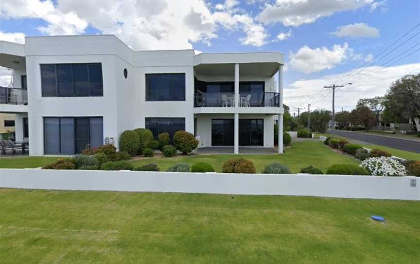 Bayside Beauty, Accommodation in Broadwater