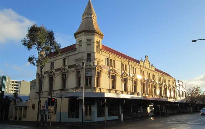 Britannia on William, Accommodation in Northbridge