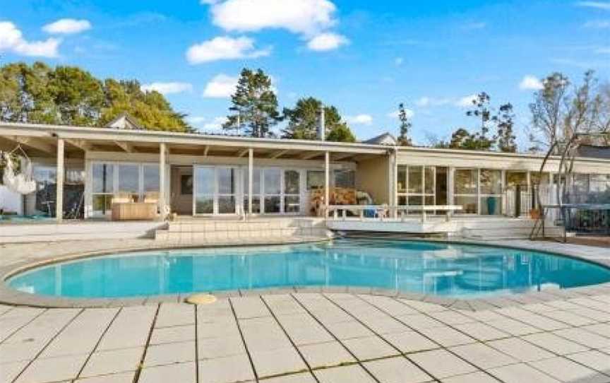 Hilltop Retreat - Seaview - Sauna - Spa - Pool, Red Beach (Suburb), New Zealand