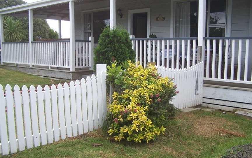 Birdsong at Ruishton Cottage, Helensville, New Zealand