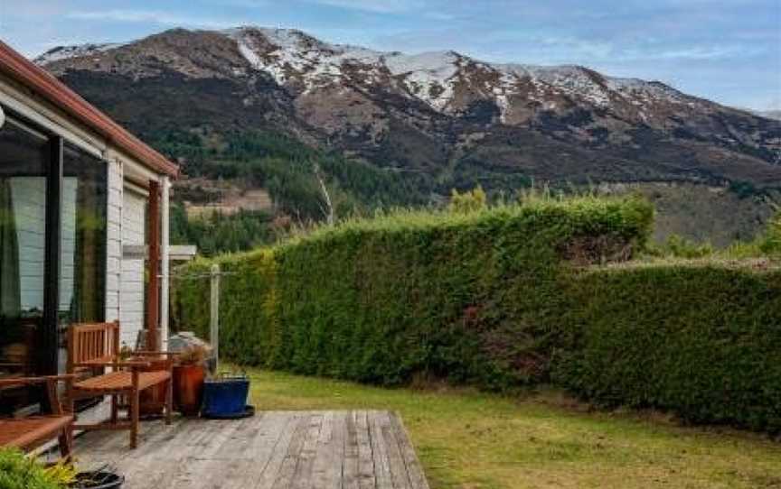 The Lake Base - Lake Hwea Holiday Home, Lake Hawea, New Zealand