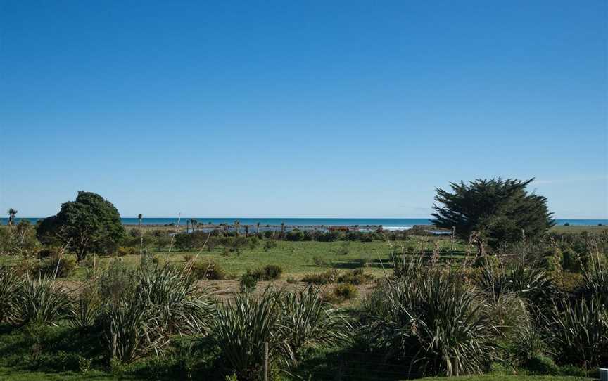 Koru Beach Cabin & B&B Homestay, Barrytown, New Zealand