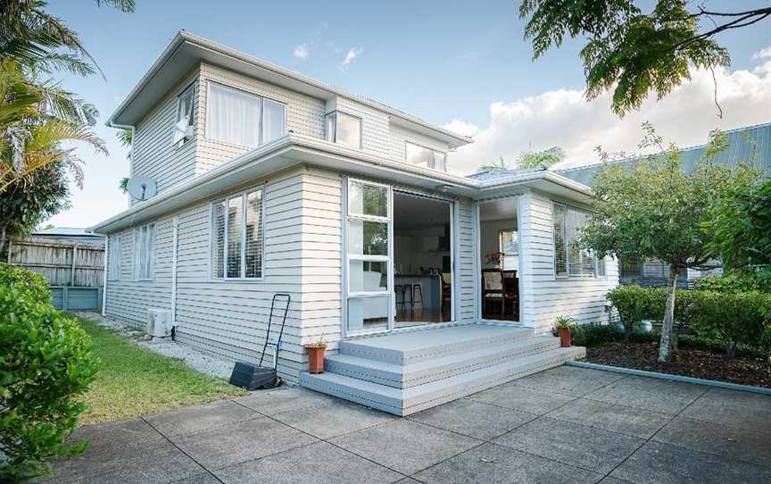 Forrest Hill Modern Cozy 4 Bdm Home, Castor Bay, New Zealand