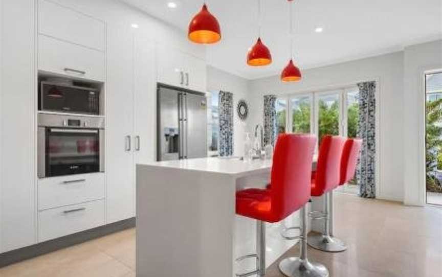 Lux Modern 3BR Family House -Fenced Yard - Big TV, Herald Island, New Zealand