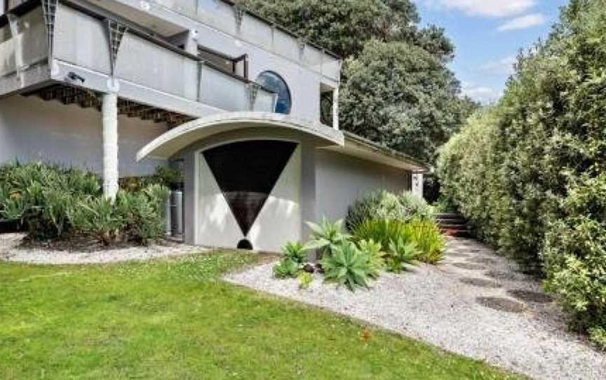 Piha Palace with ocean views, Piha, New Zealand