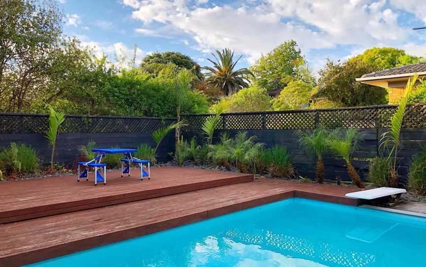 Swimming Pool Mixed-6-bed Backpacker-304, Castor Bay, New Zealand