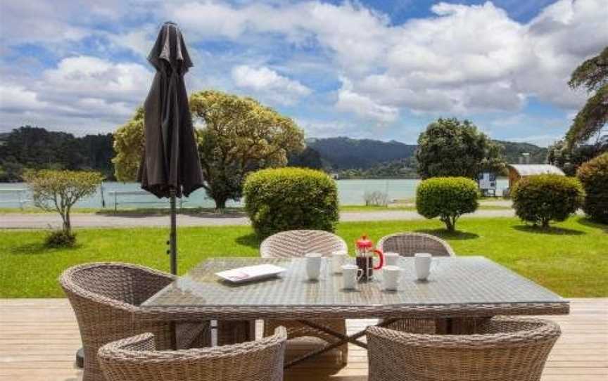 On Point - Point Wells Holiday Home, Matakana, New Zealand