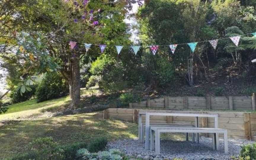 Tree Top Hideaway - Sandspit Holiday Home, Snells Beach (Suburb), New Zealand