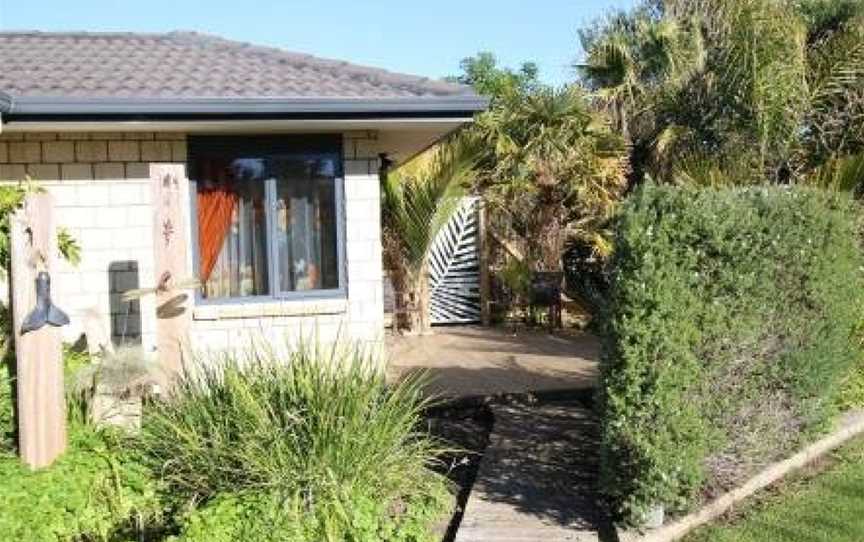 The Red Hen And Dog, Red Hill, New Zealand