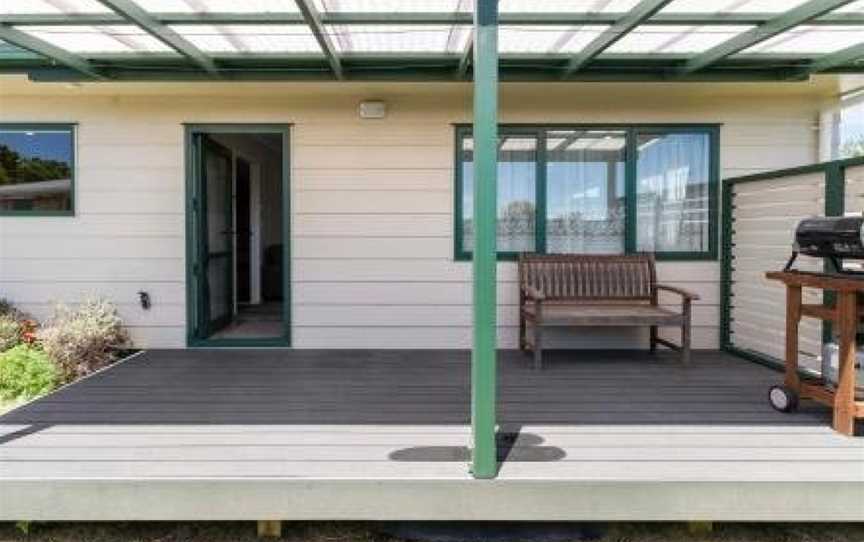 Sunrise Getaway - Rotorua Holiday Home, Mourea, New Zealand