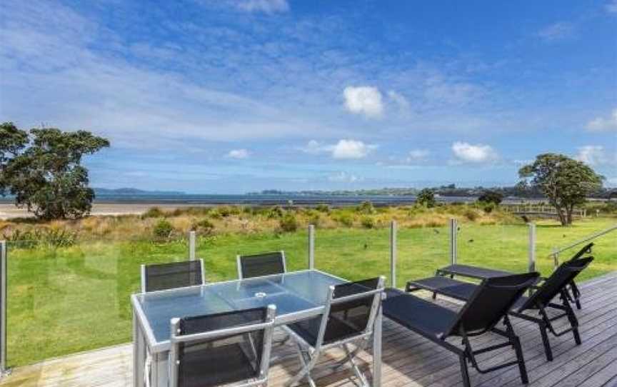 Beachfront Escape - Snells Beach Holiday Home, Snells Beach (Suburb), New Zealand