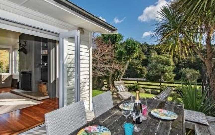 Sandy Bay Hideaway - Sandy Bay Holiday Home, Ngunguru, New Zealand