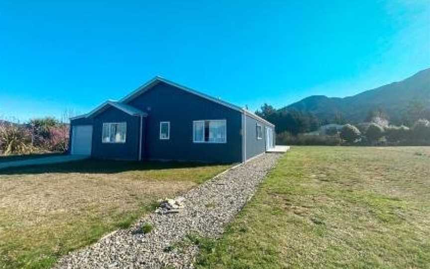 Peaceful Warm and Sunny in Lake Hawea, Lake Hawea, New Zealand