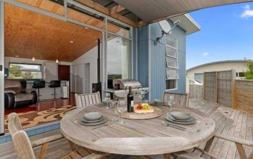 Blue Crush Villa - Mangawhai Heads Holiday Home, Mangawhai, New Zealand