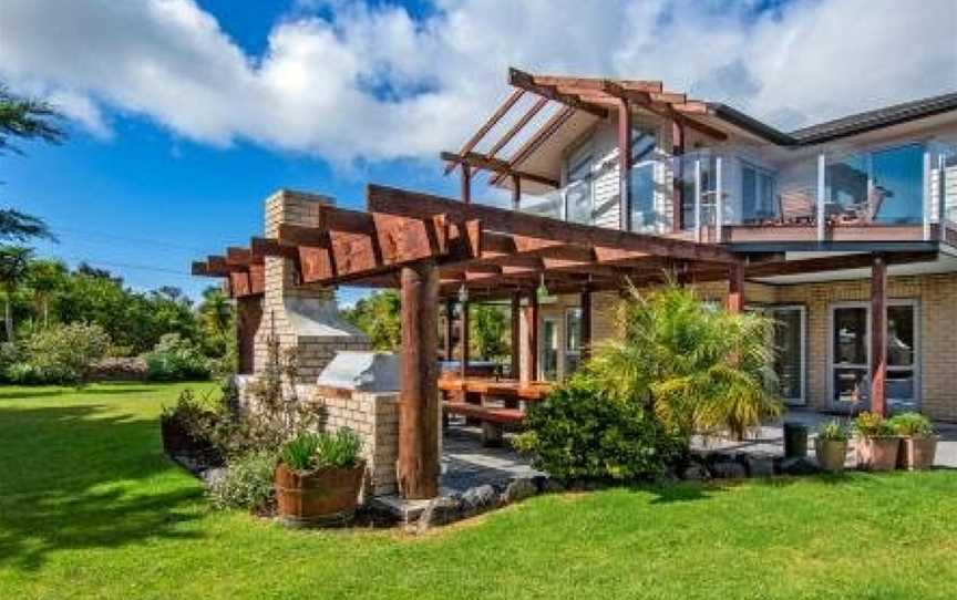 Sunny on Sunlea - Mangawhai Village Holiday Home, Mangawhai, New Zealand