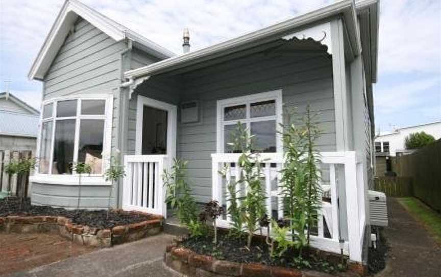 Kingwell Cottage - New Plymouth Holiday Home, Ferndale, New Zealand