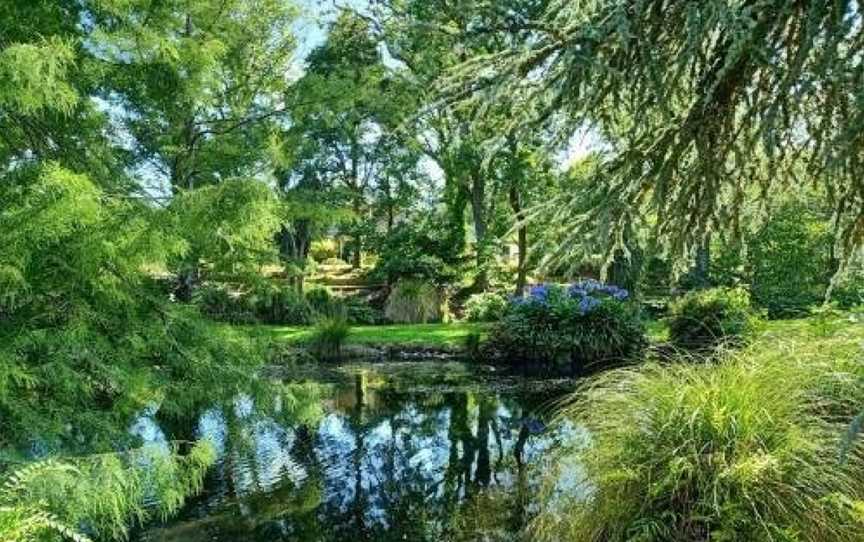 Rose & Stream Retreat, Rangiora, New Zealand