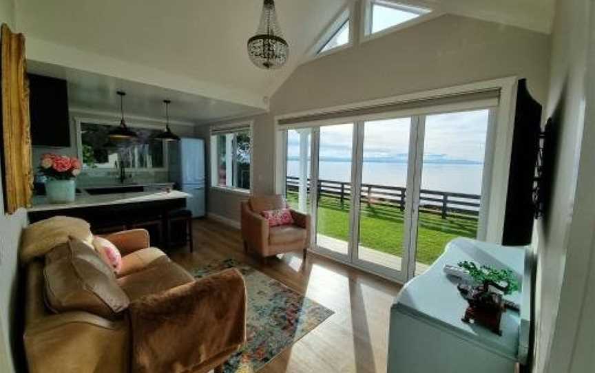 Red Rock Cottage, beachfront luxury, Awhitu, New Zealand