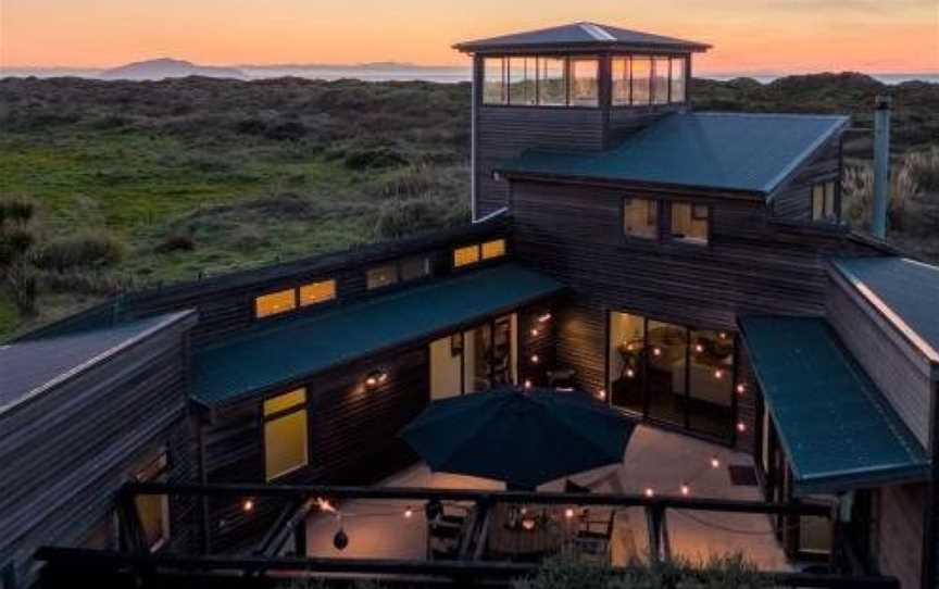 Idyllic ocean front beach house - Waikawa Beach, Otaki, New Zealand