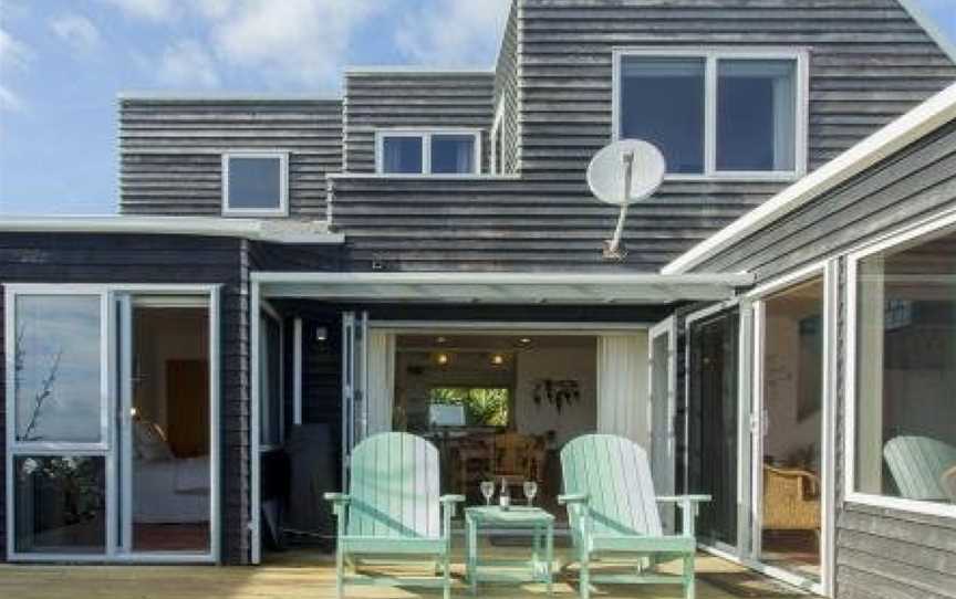 CHESTER COTTAGE - Beachfront, Oakura, New Zealand