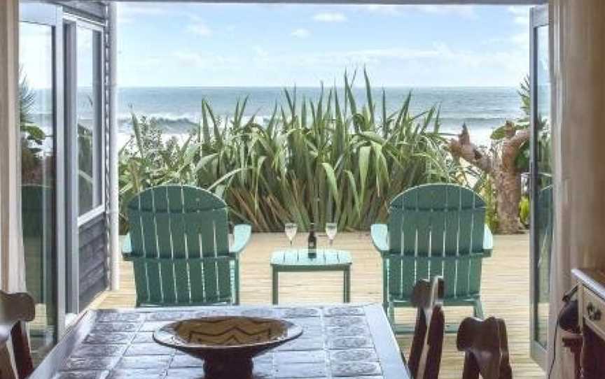 CHESTER COTTAGE - Beachfront, Oakura, New Zealand