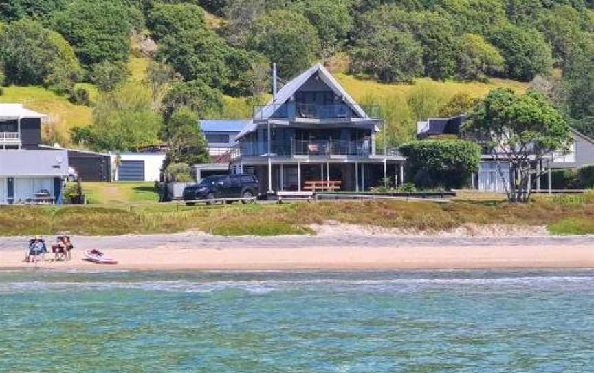 Beachfront Beauty - Opito Bay Holiday Home, Kuaotunu West, New Zealand