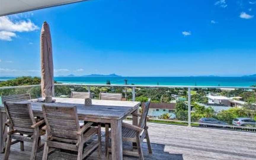 Surfers Lookout - Waipu Cove Holiday Home, Waipu, New Zealand