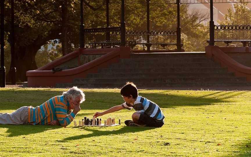 Russell Square, Attractions in Northbridge