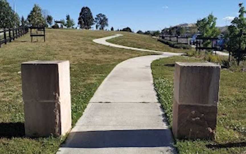 Liz Kernohan Monument, Attractions in Elderslie