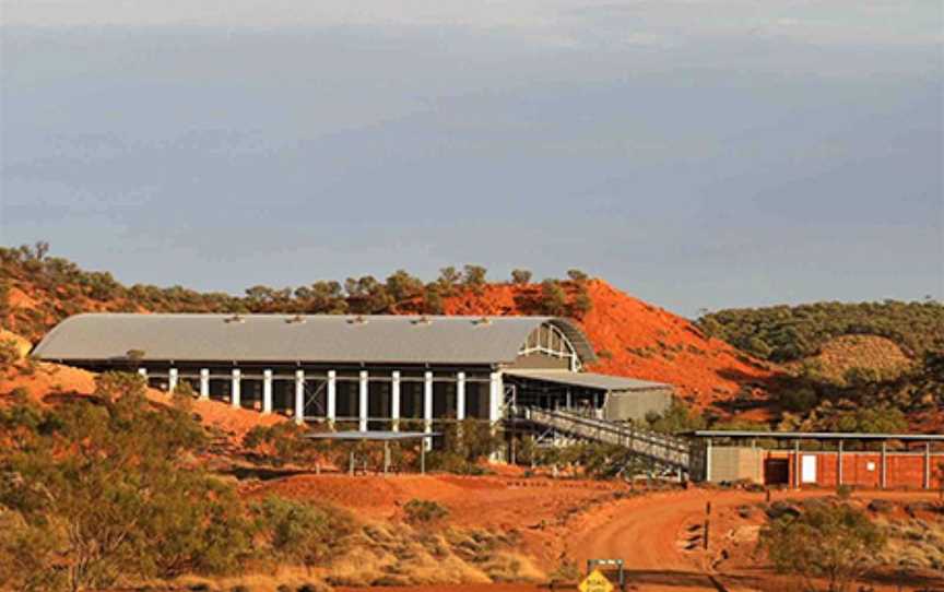 Lark Quarry Dinosaur Trackways, Attractions in Winton