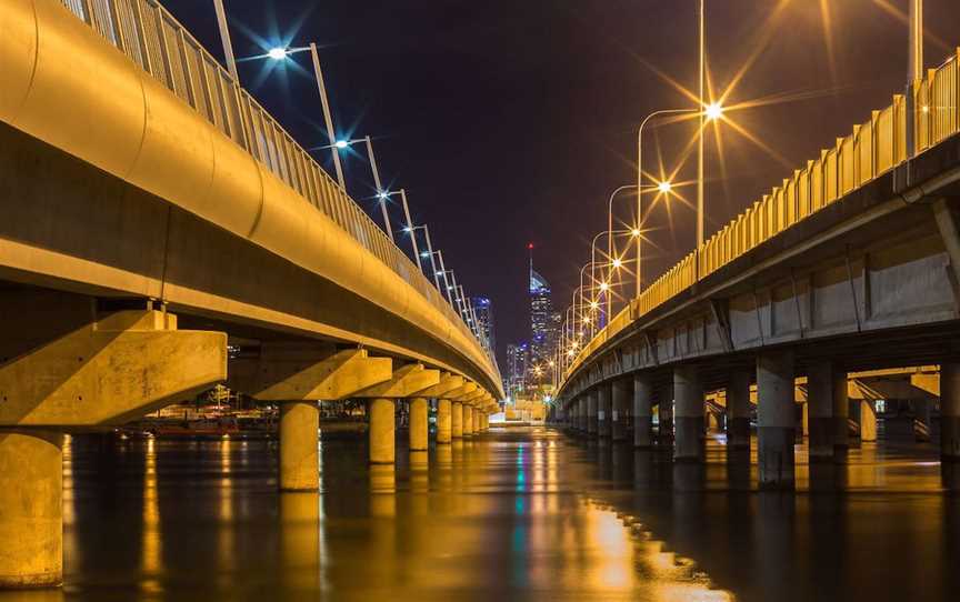 Sundale Bridge, Attractions in Southport