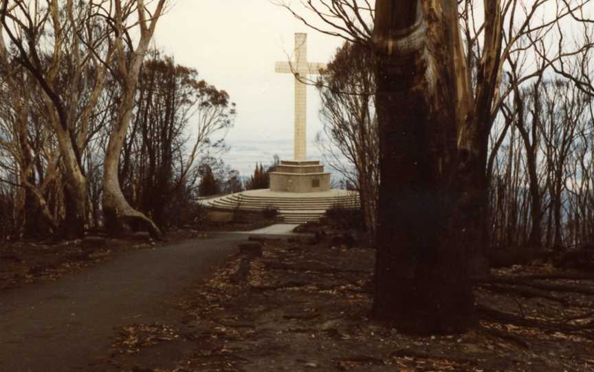 Mount Macedon Memorial Cross, Mount Macedon, VIC