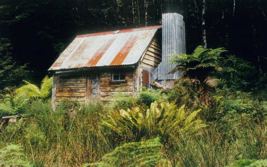 Martins Hut, Tourist attractions in Round Hill