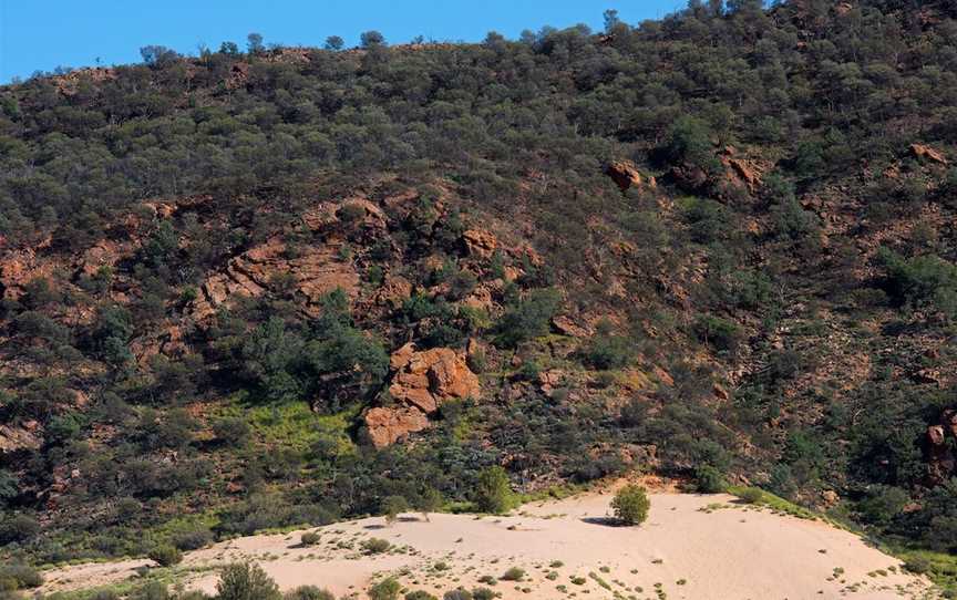 Climbing Dune Jesse Emily Gap, Hale, NT