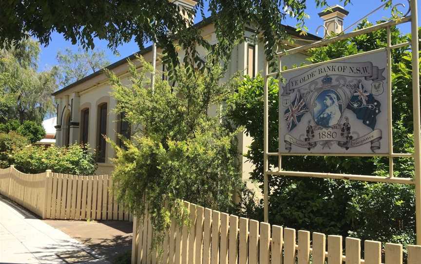 Flora Bank - Historic Home and Gardens, Jerilderie, NSW