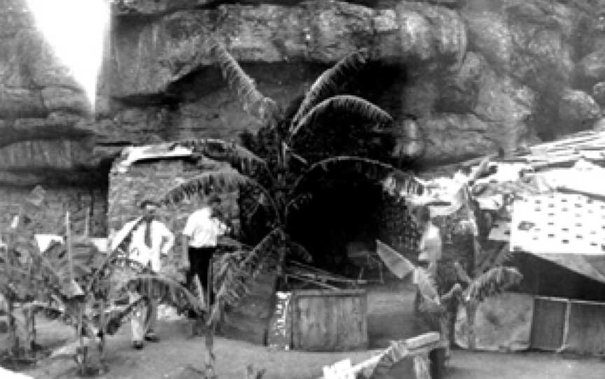 Hermit's Cave and Scenic Lookout, Griffith, NSW