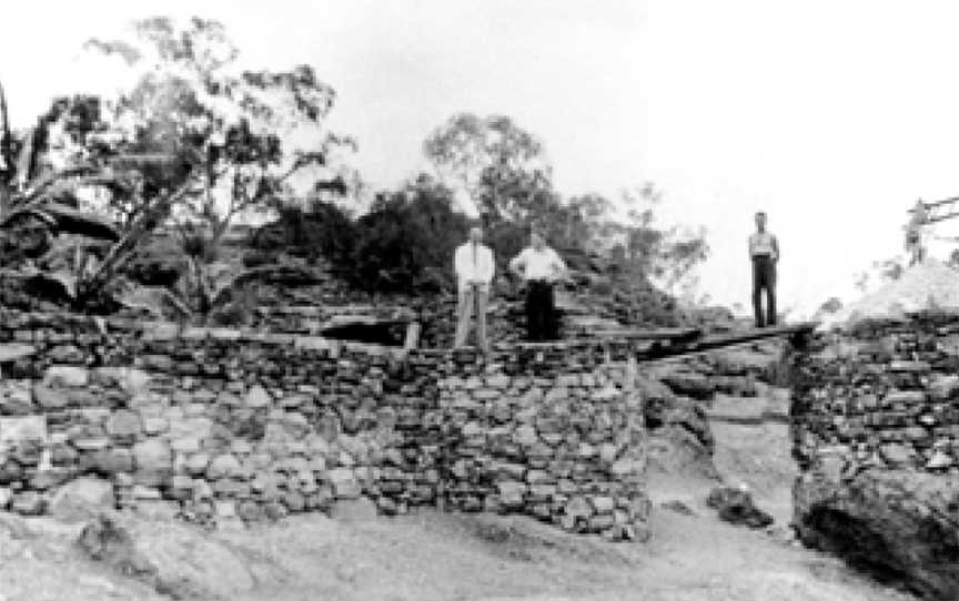 Hermit's Cave and Scenic Lookout, Griffith, NSW