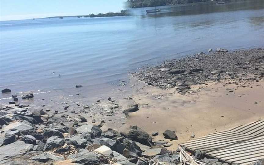 Dalpura Beach, Macleay Island, QLD